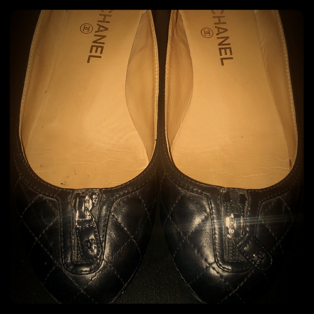 CHANEL Lambskin Stunning black zipper flats!